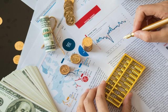 黄金承压下跌：短期国债收益率下跌，美联储纪要成焦点