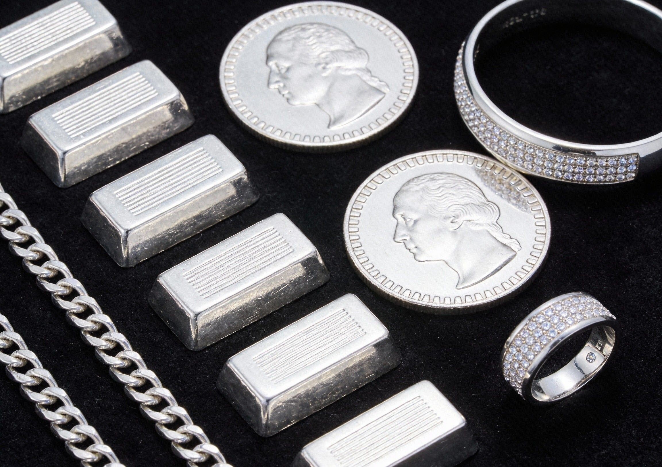 白银突破80美元后大幅回落，超买信号下回调风险来袭