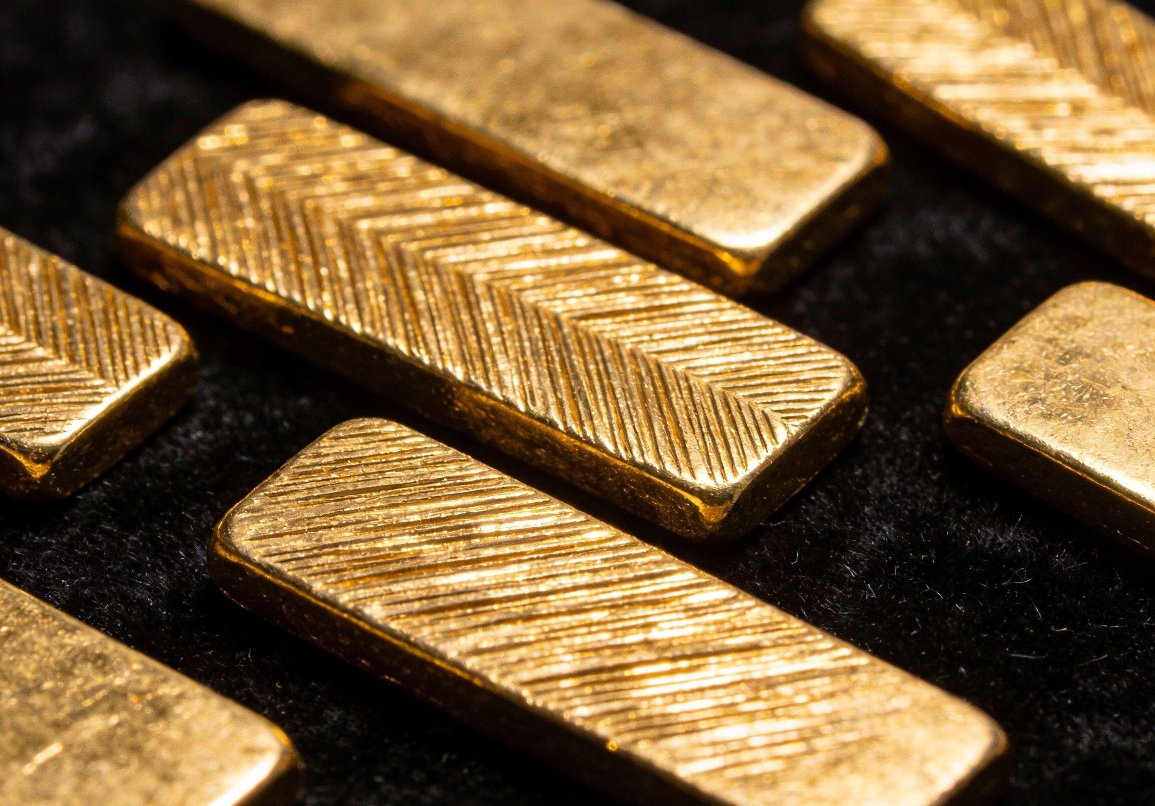 金价突破4400关口，银行加码积存金业务